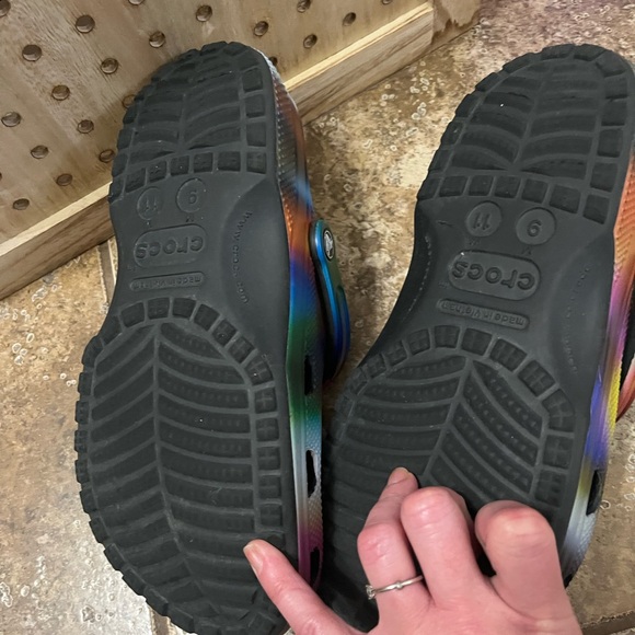 Crocs classic new no box excellent condition unisex muti  colored size 9/11. - Picture 5 of 5